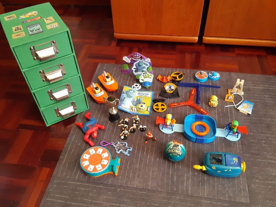 Conjunto brinquedos vários, c/novos+armário