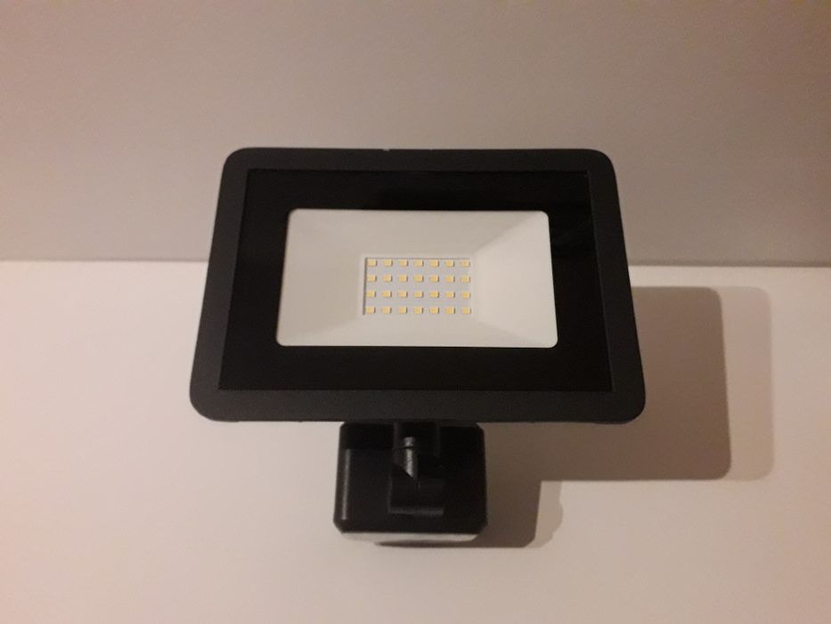 Foco LED novo para exterior