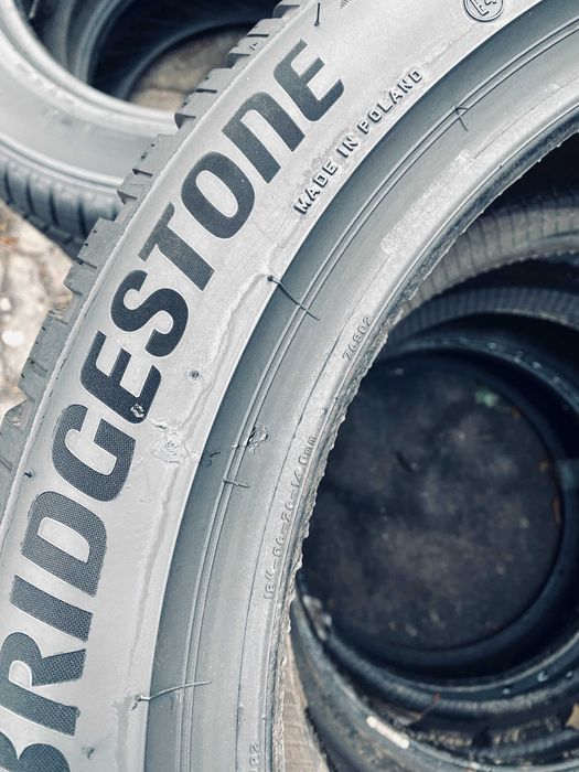 Шини 215 50 R18 bridgestone 2023 рік 90%