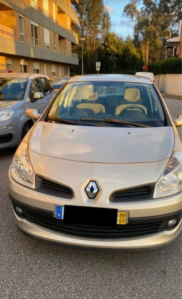 Renault Clio 1.5 dCi 2006 - Diesel, Económico e Confortável