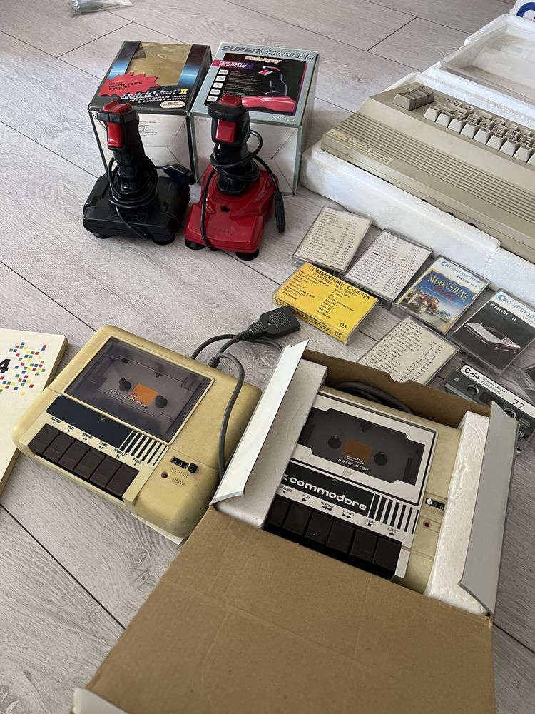 Zestaw Oryginalny Komputer Commodore C64