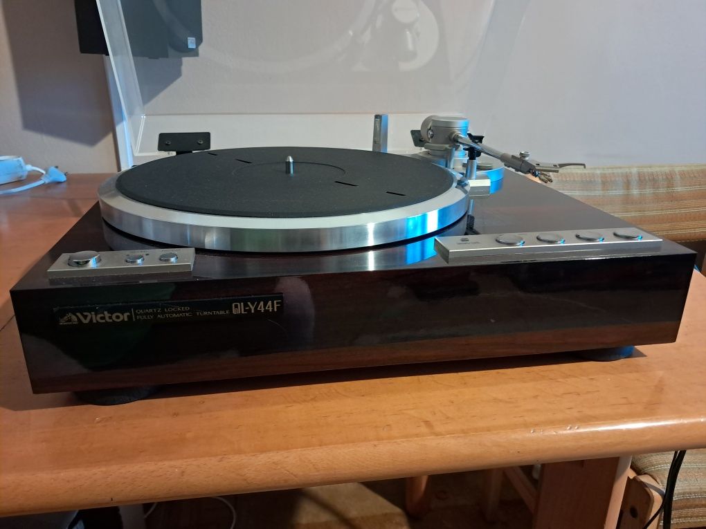 Gramofon Victor ql y44f