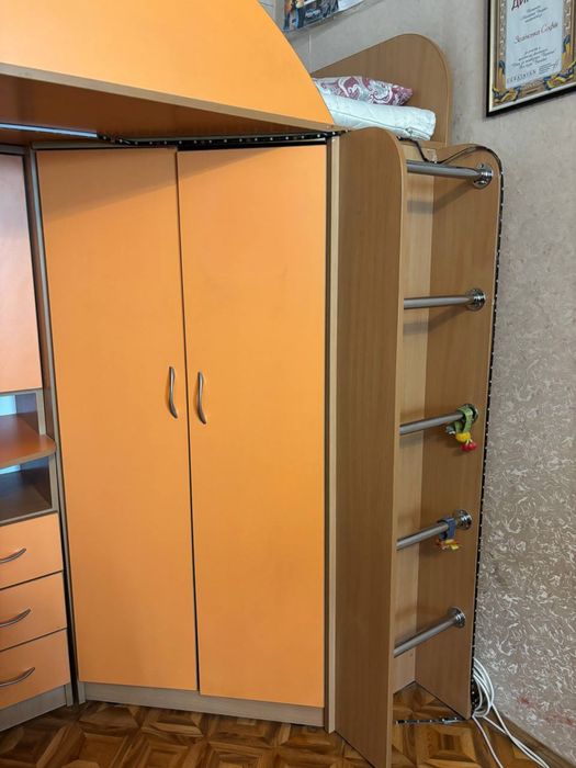 Дитяче ліжко горище 3 в 1 , шафа , стіл