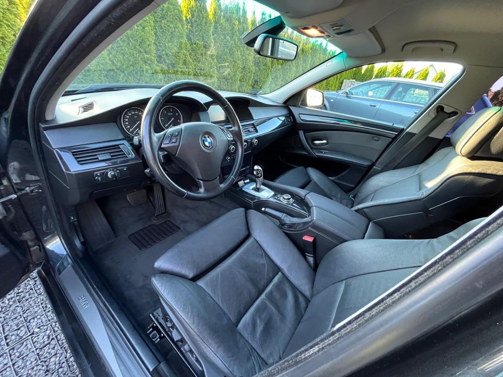 BMW E60 Seria 5 530xd 2010 touring 270KM czarna bardzo duży serwis