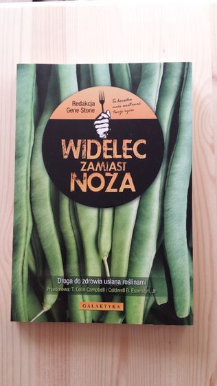 "Widelec zamiast noża. Droga do zdrowia usłana roślinami"