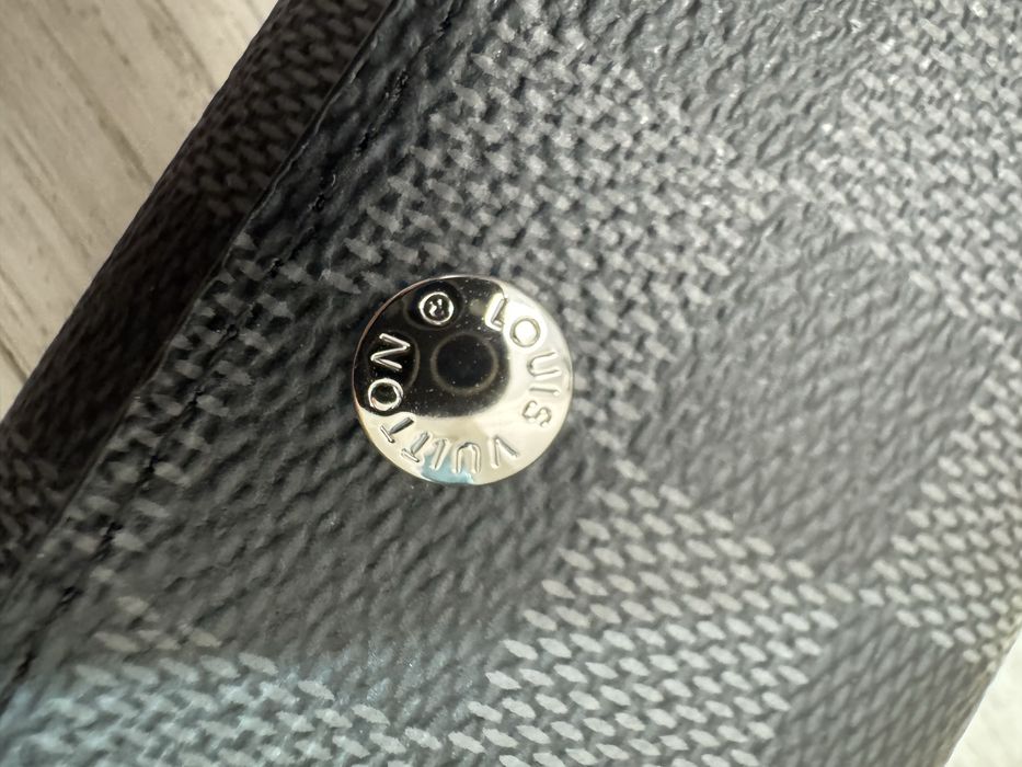 ключница Louis Vuitton Etui 6 Clés из канвы Damier Graphite.