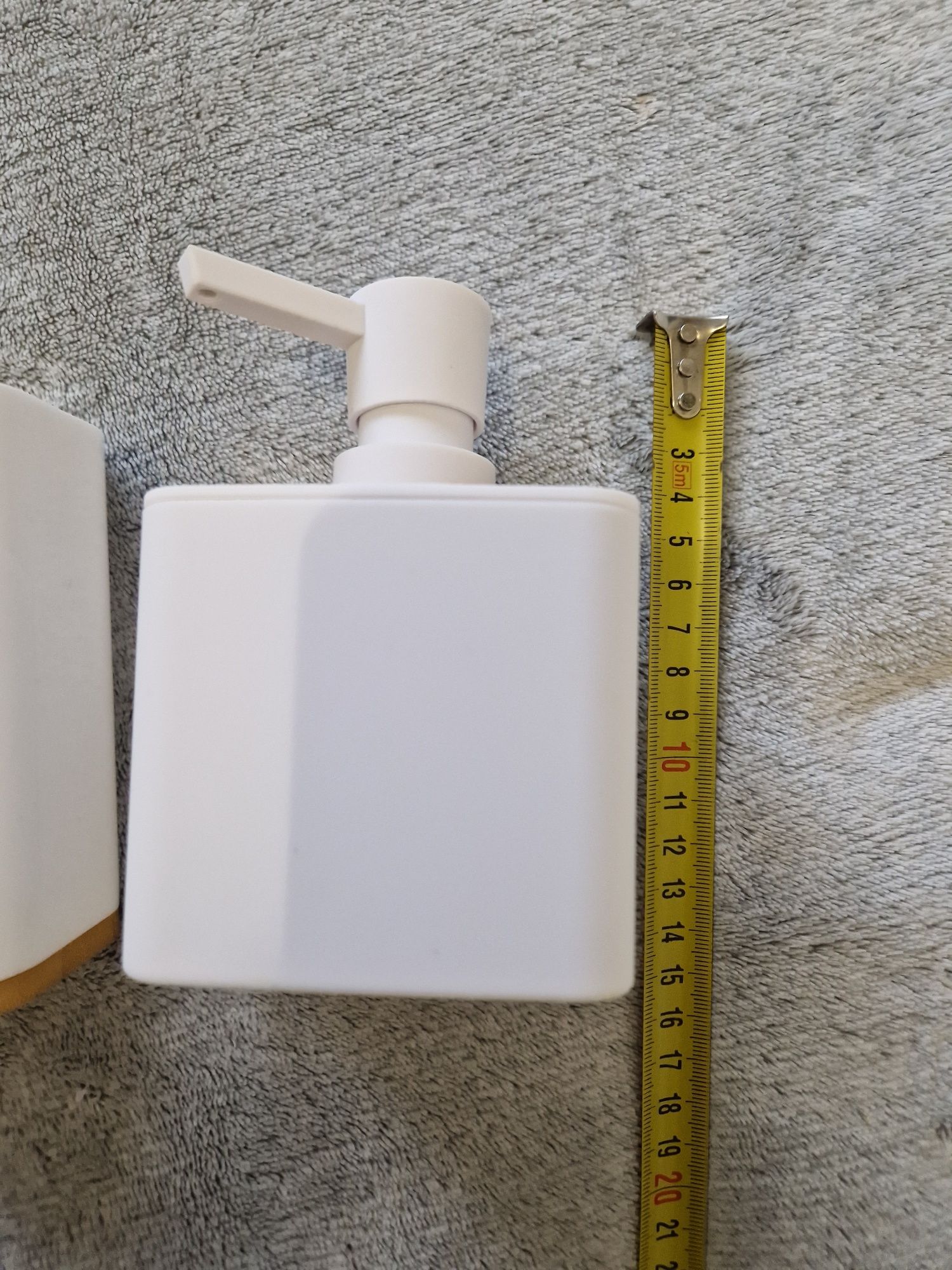 Zestaw łazienkowy biały dozownik do mydła i kubek
