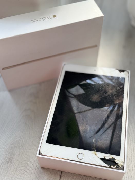 Продам ipad mini 4 неробочий, на запчастини