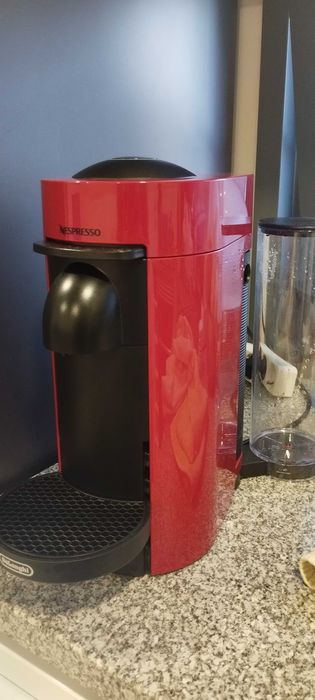 Máquina de café Nespresso vertuo plus
