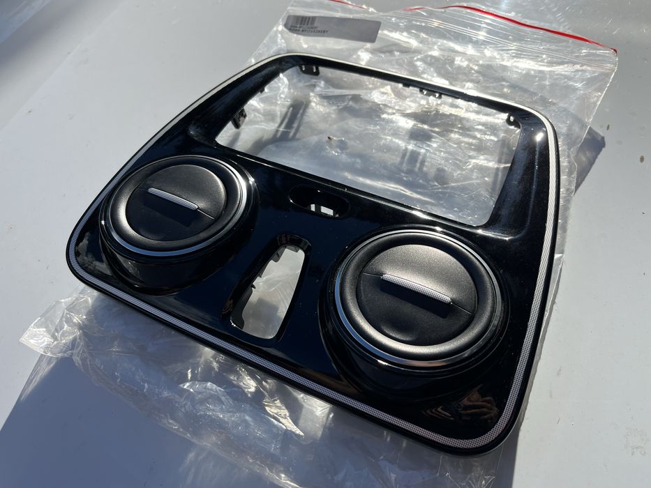 Dacia Sandero II ramka deski KRATKA NAWIEWU ŚRODKOWA