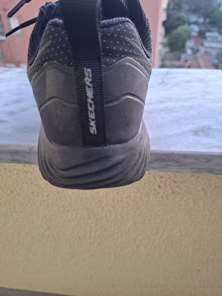Ténis skechers muito bom estado, confortáveis