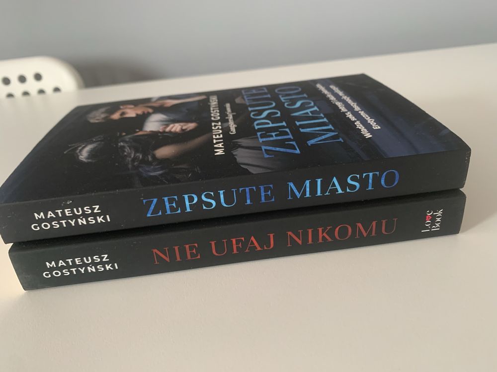 Zestaw książek „Zepsute Miasto” i „Nie Ufaj Nikomu”