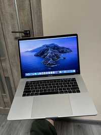 Macbook pro 15 2017 i7 2.8ghz 16/256gb pro 555