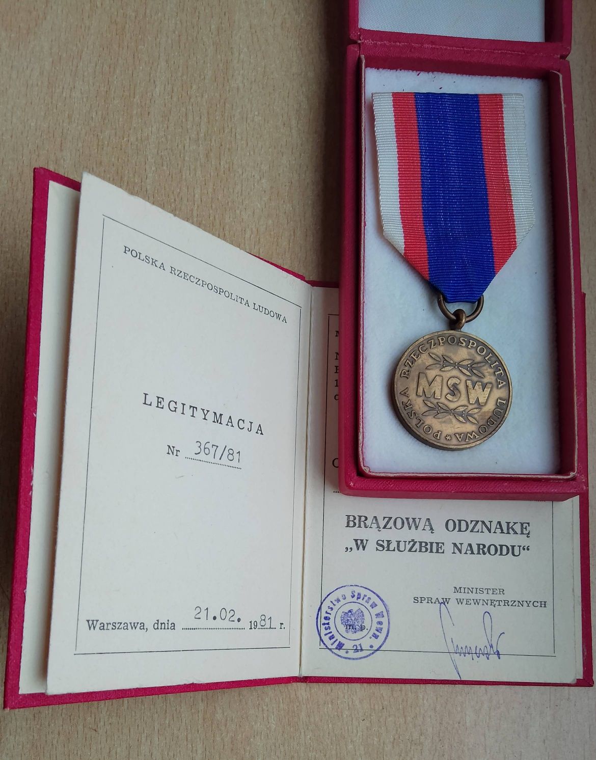 Medal i legitymacja MSW