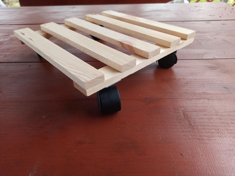 Podstawka na kółkach na donicę lubi inne przedmioty