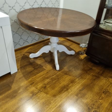Stół drewniany  lakierowany