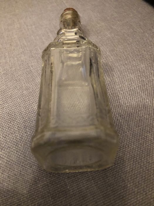 Garrafinja de vidro pequenina
