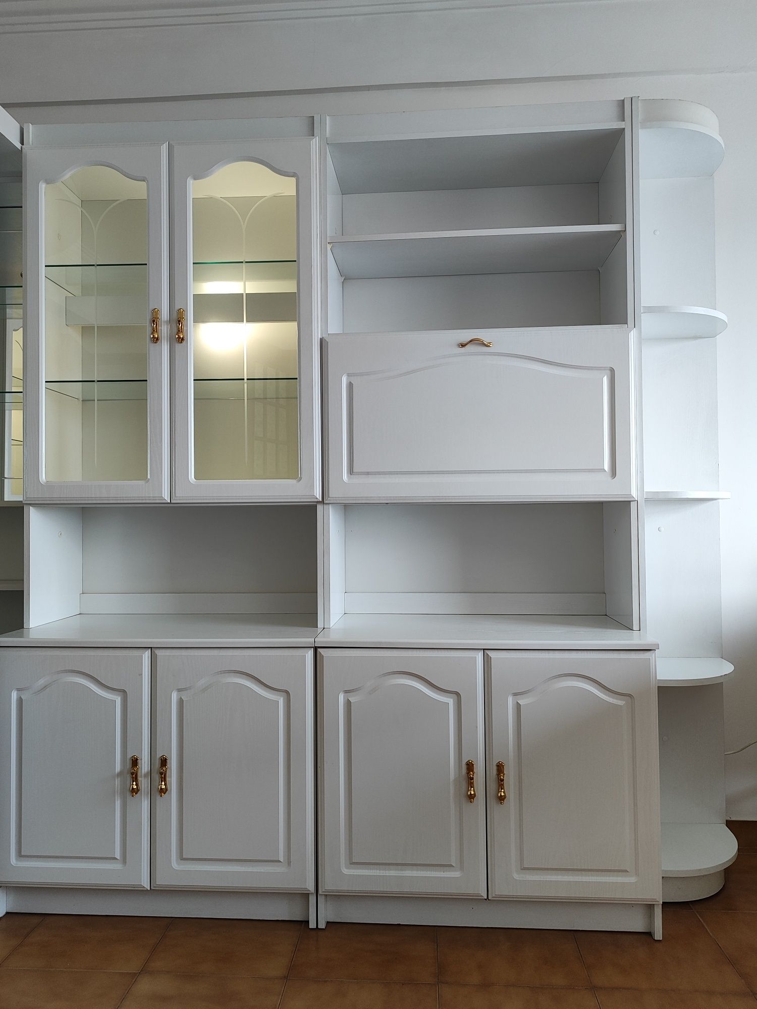 Movel modular com luzes e zona de bar