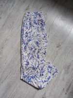 Białe spodnie w niebieskie kwiaty, rozm. 38