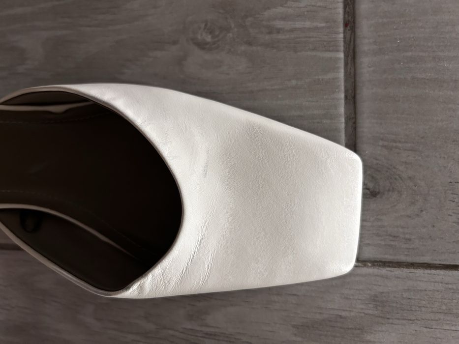 Шкіряні мюлі Zara