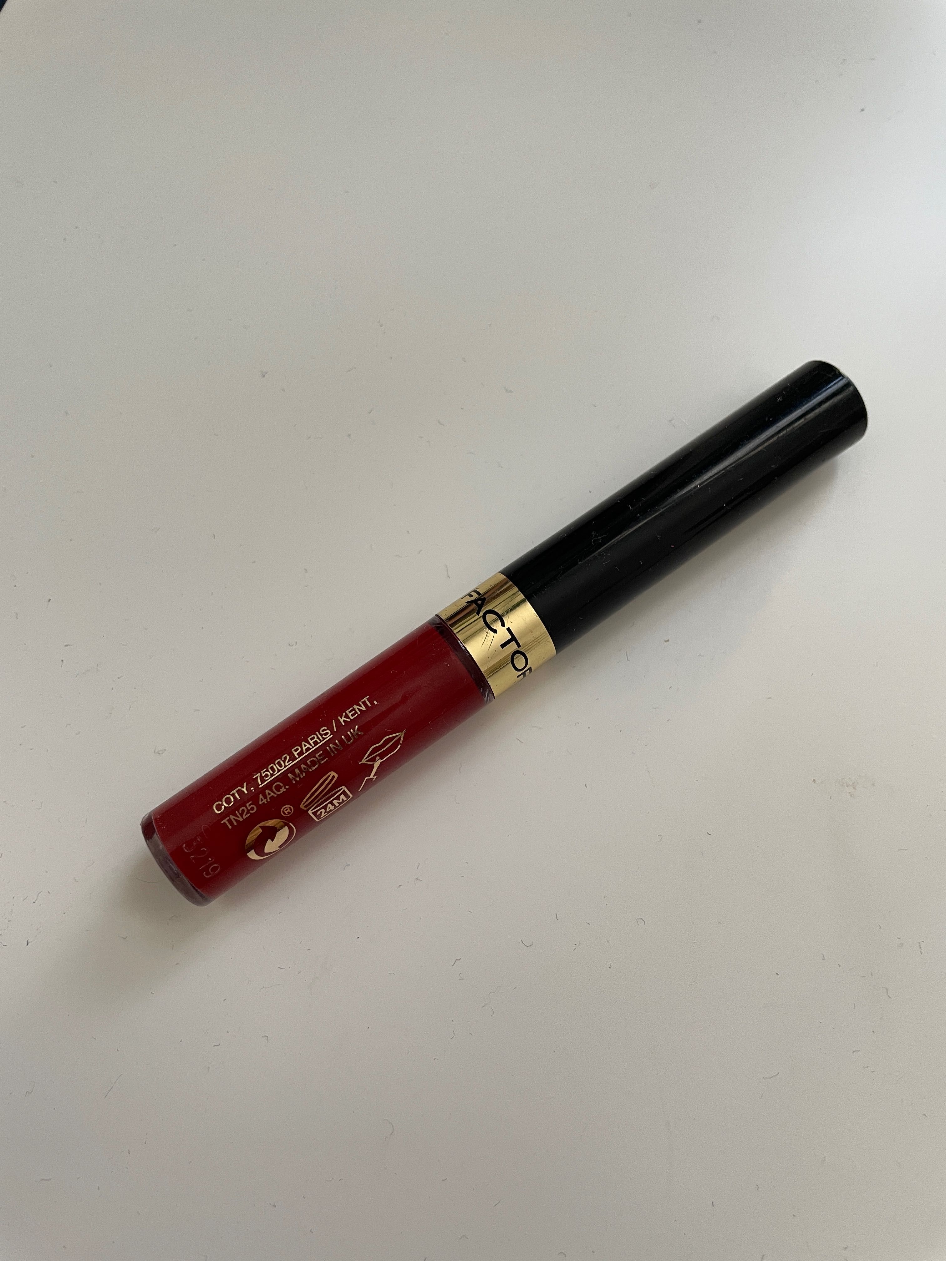 Czerwona szminka Max Factor do ust nr 135