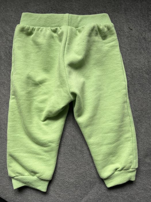 Zielone spodnie dresowe niemowlęce Kik r.80