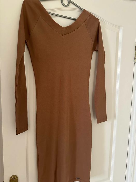 Плаття в рубчик миди