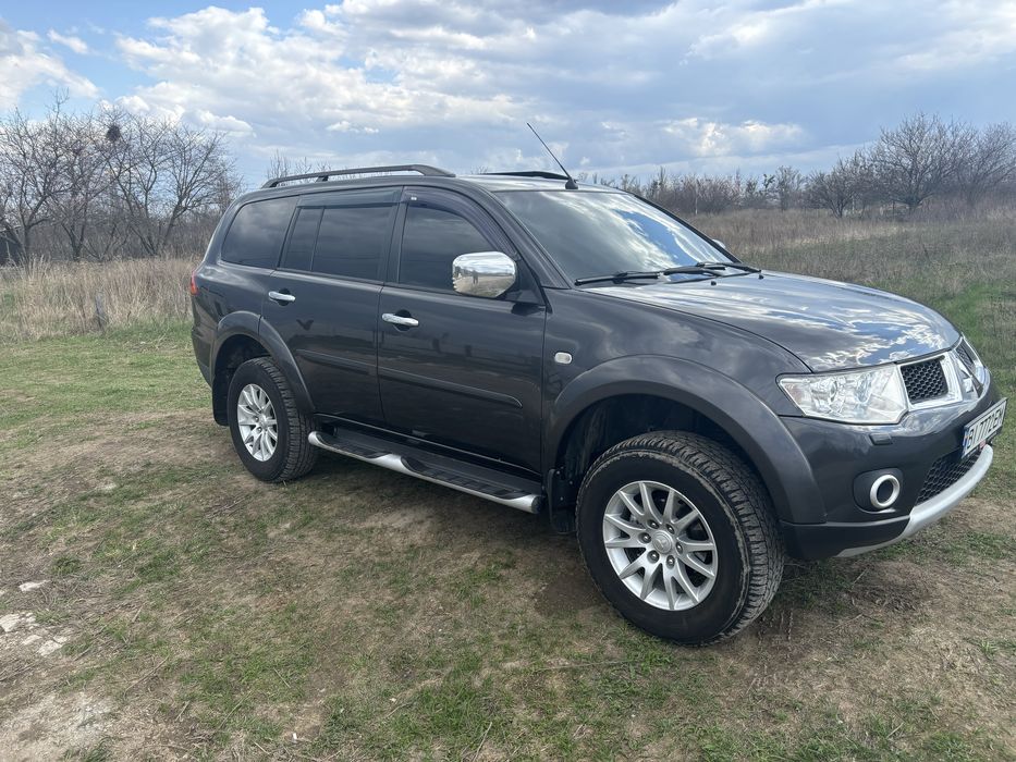Продам mitsubishi pajero sport 2011 года