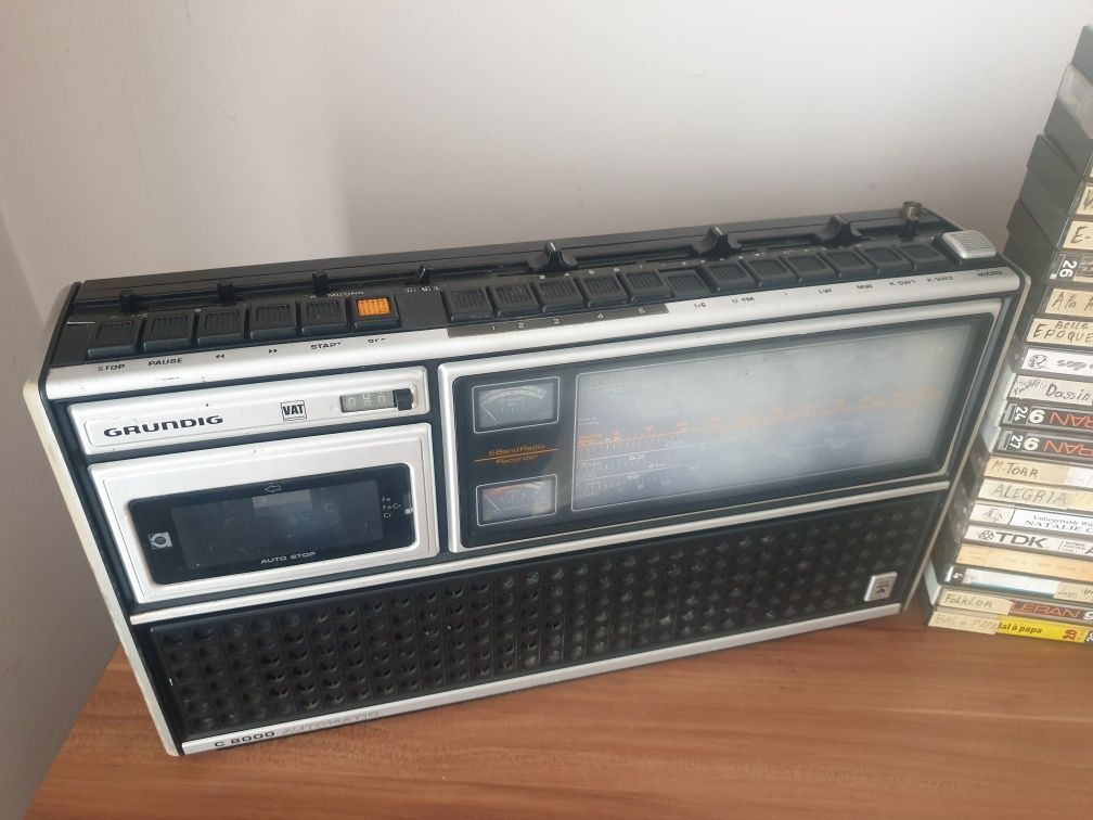 Radiomagnetofon Grundig C 8000 w komplecie z kasetami magnetowonowymi