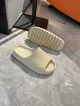 ButyDamskieKlapki AdidasYeezySlide BiałyR.43
