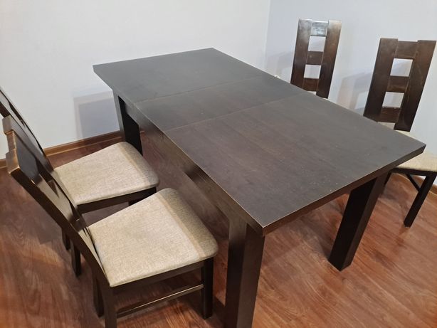 Rozkładany stół krzesła