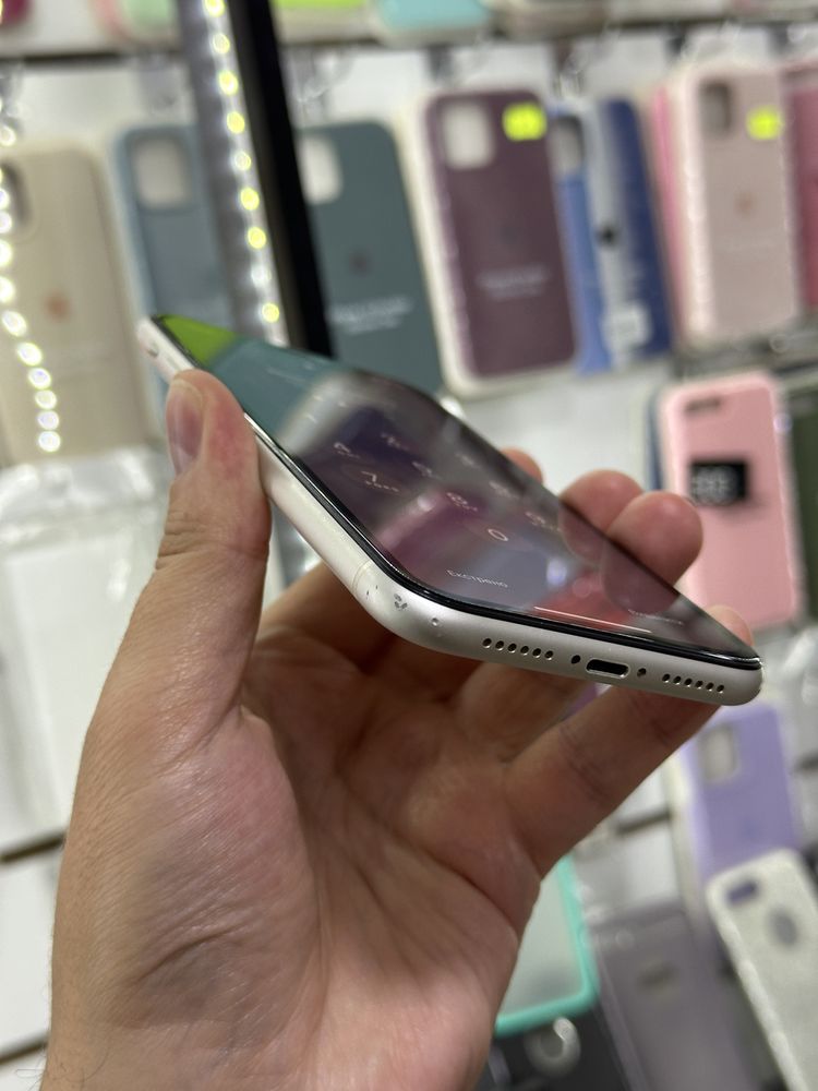 iPhone 11 в гарному стані