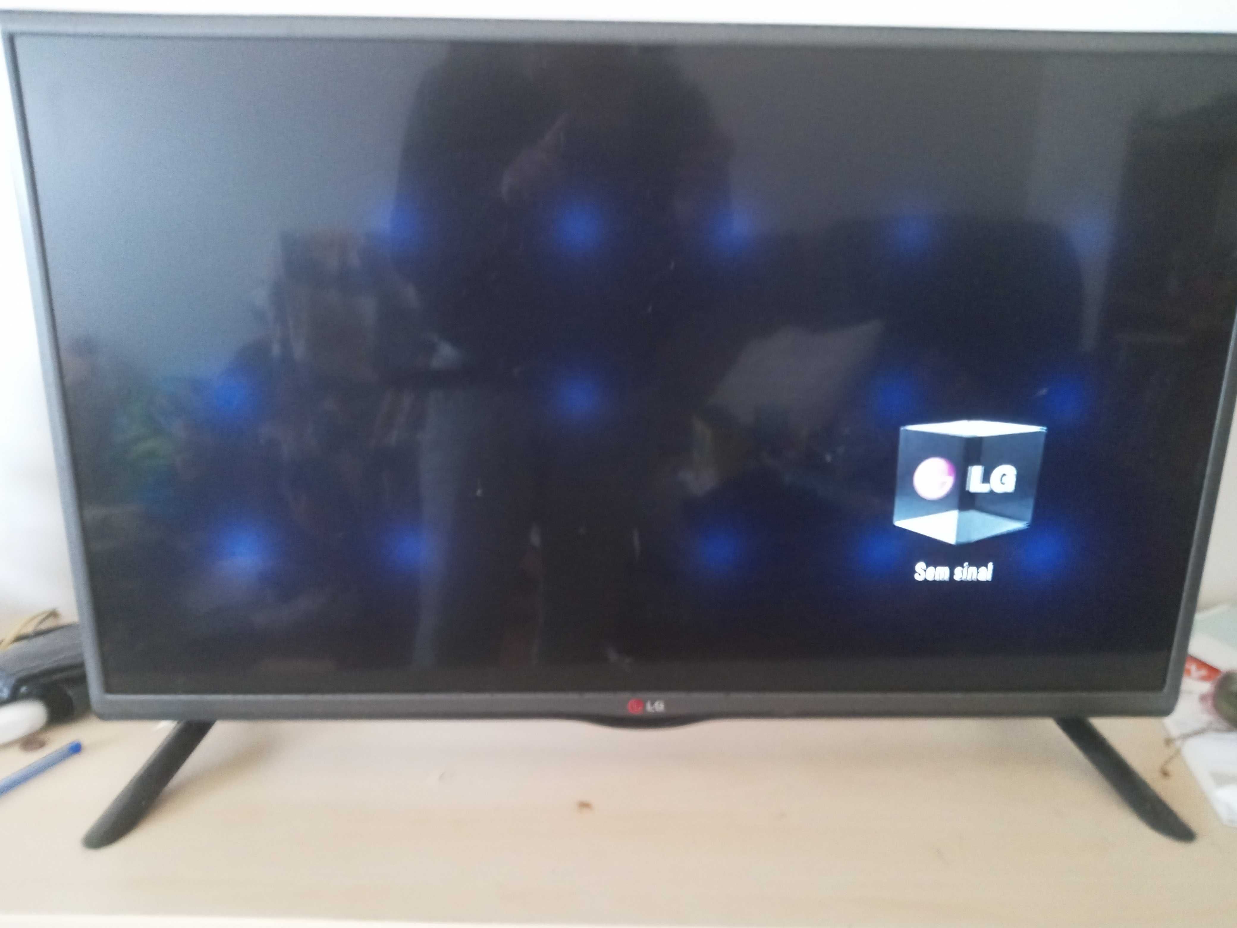 Vendo tv lg com algumas marcas de uso mas a funcionar.