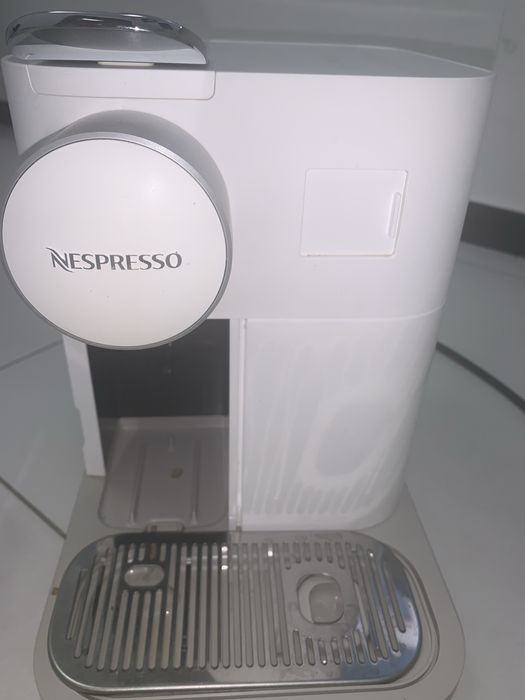 Капсульна Кавоварка Nespresso Lattissima One EN 510.W