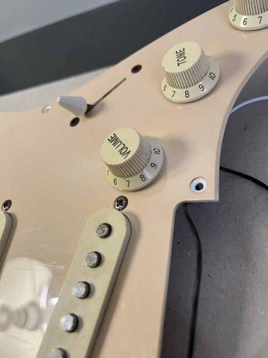 kompletny pickguard sss singlecoil fender squier stratocaster