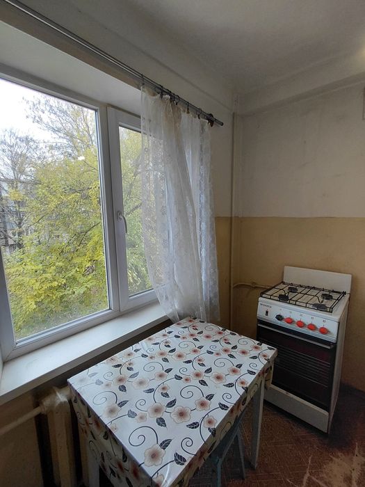 Продаж 1 кім кв Космос 3 поверх