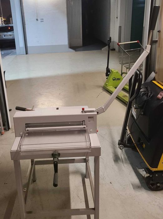 Guilhotina IDEAL 4205