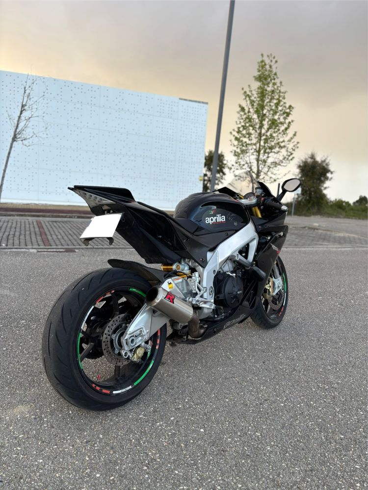 Aprilia RSV4 2013