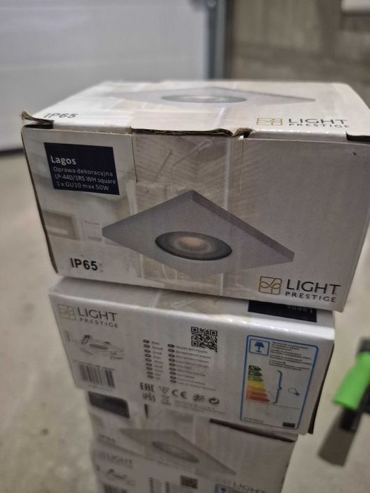 Oprawa oświetlenia biała kwadratowa