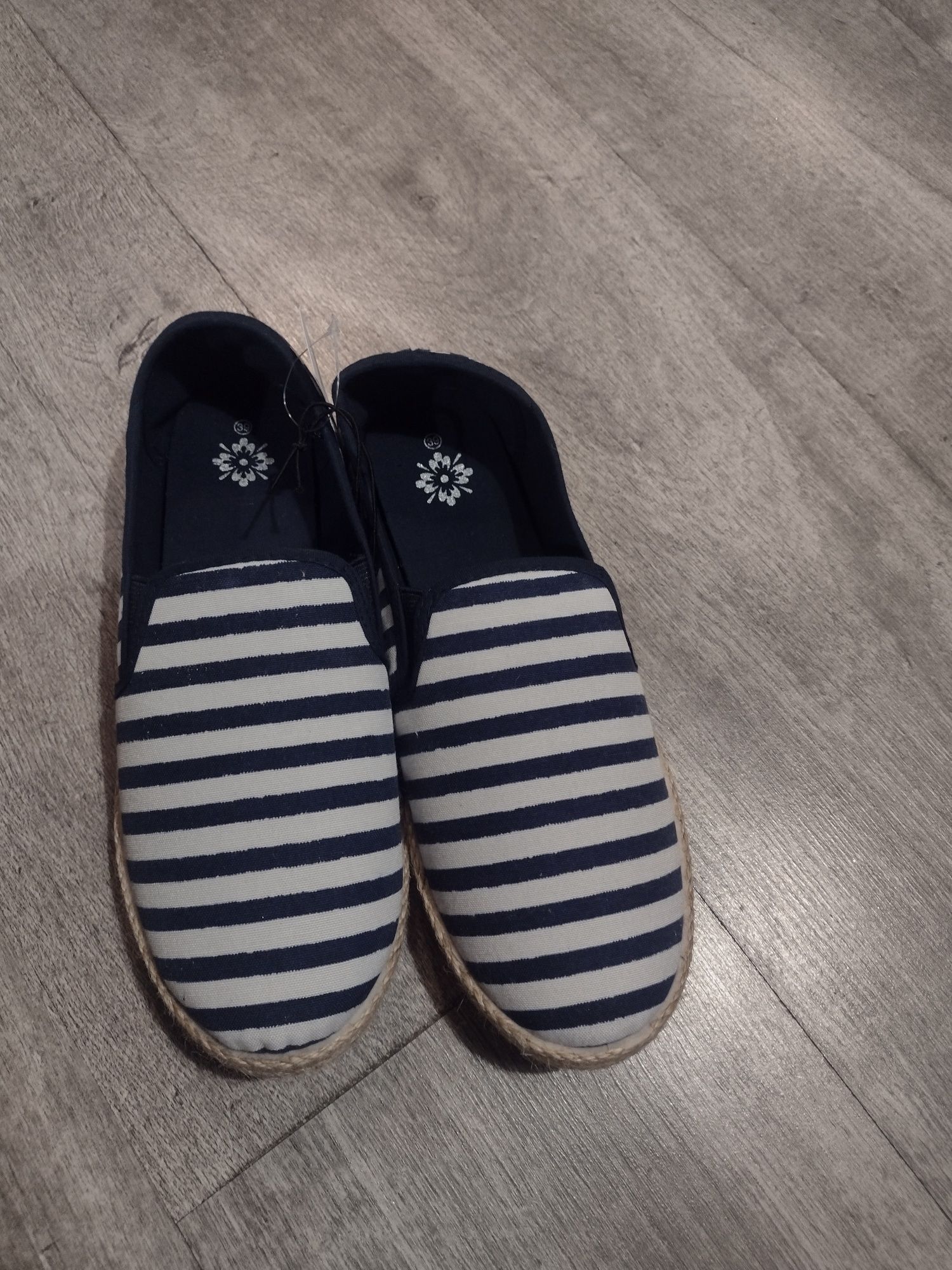Wygodne espadryle rozmiar 39 nowe