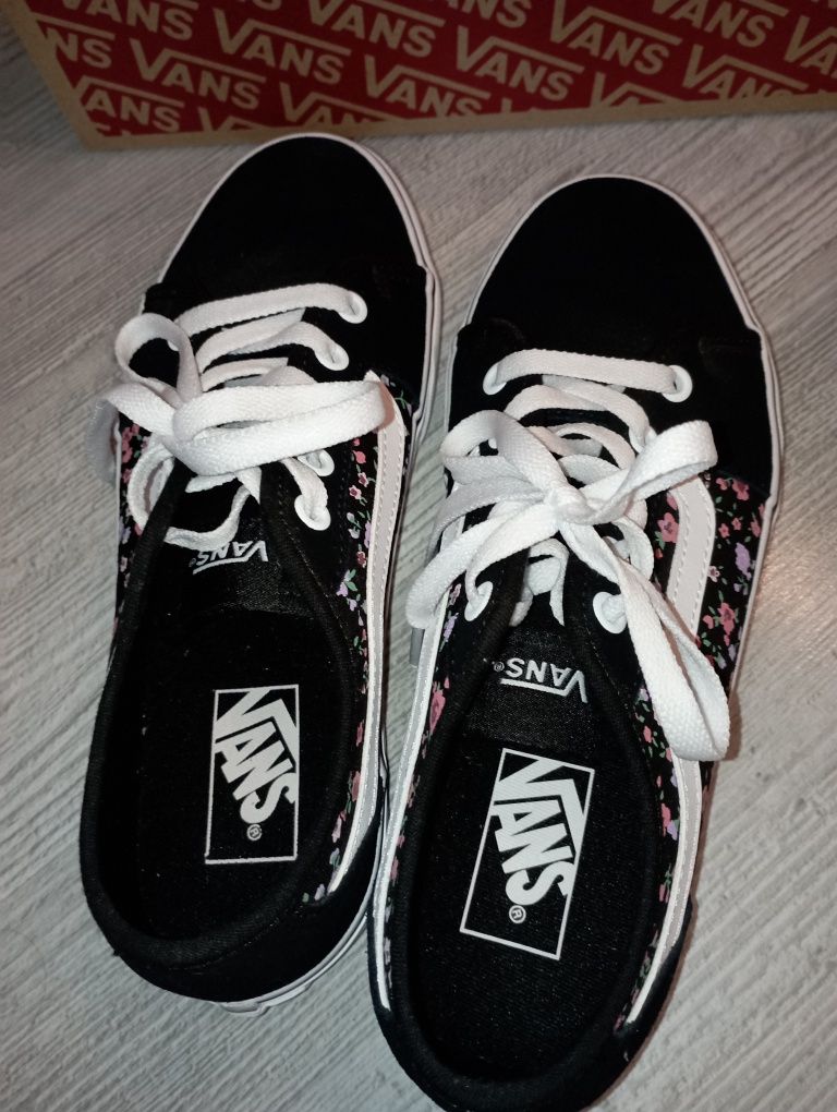 Buty Vans w kwiatuszki