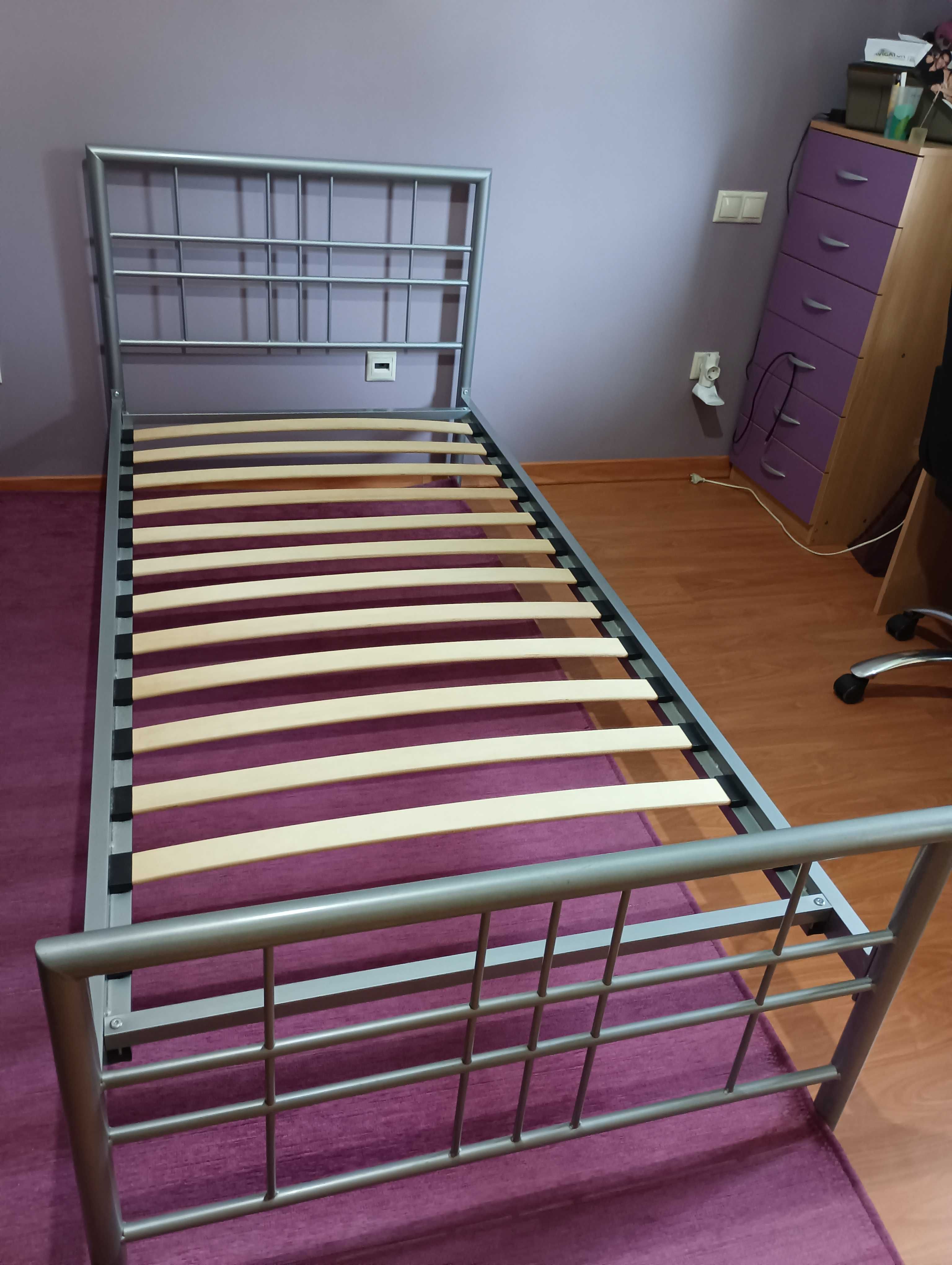 Vendo cama solteiro em ferro