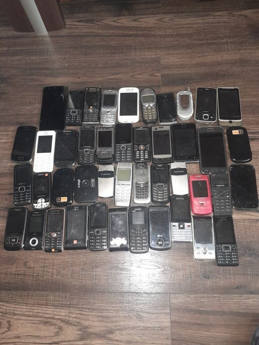 Telefony uszkodzone 71 sztuk