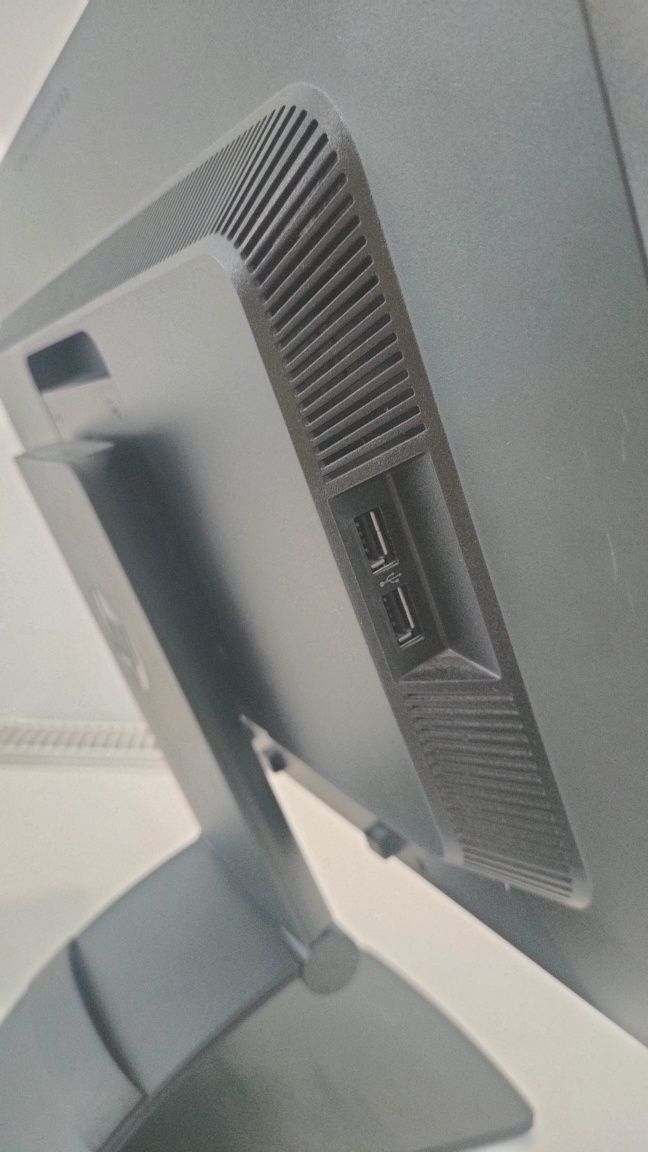 HP Elite Display 231, sprawny, pivot, 2xUSB, bez defektów