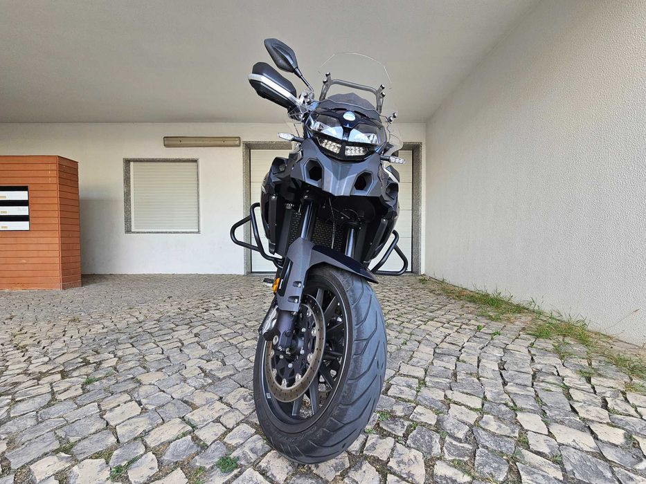 Benelli TRK 502 ABS de 2023 com 9.265 kms, garantia até Fevereiro 2026