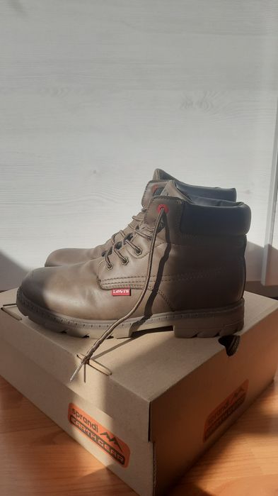 Buty chlopiece Levis roz. 39