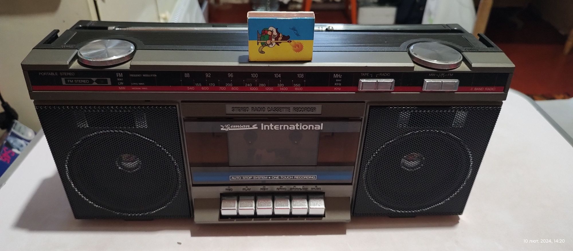 Винтажный кассетный магнитофон International