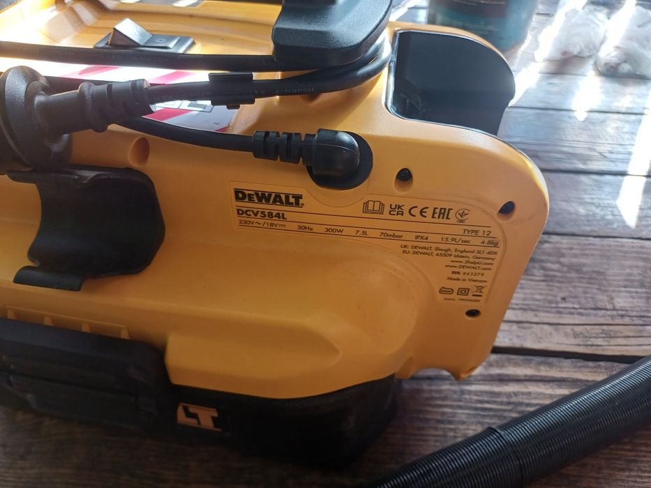 Akumulatorowy przemysłowy odkurzacz DeWalt