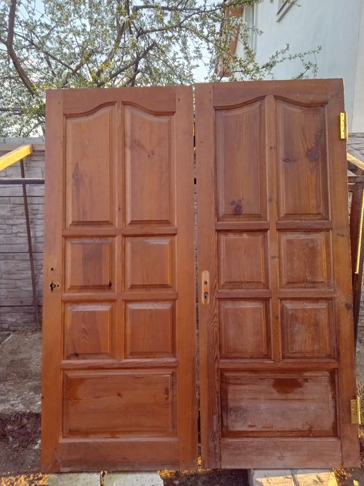 Двері дерев'яні  продам