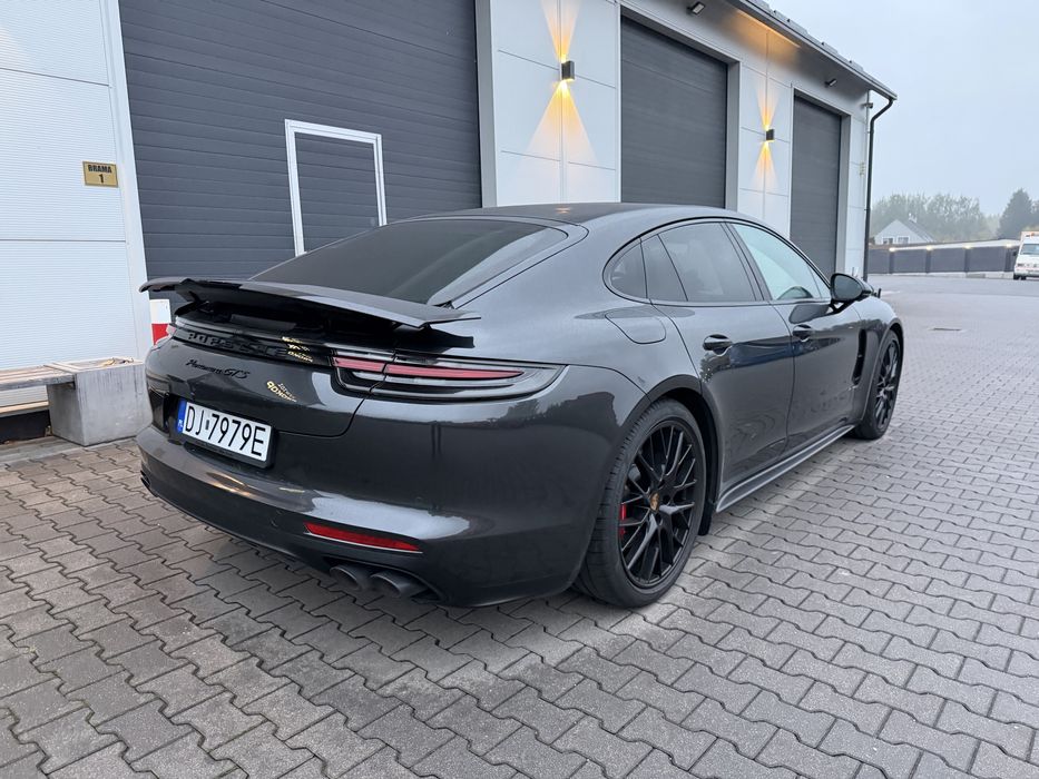 Porsche Panamera GTS Sport Chrono